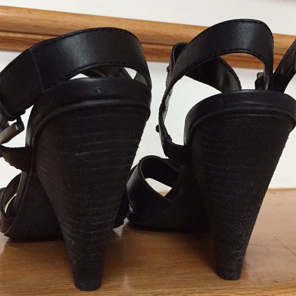 Kristin Davis VGUC triangle block heel style/studs - Picture 5 of 8